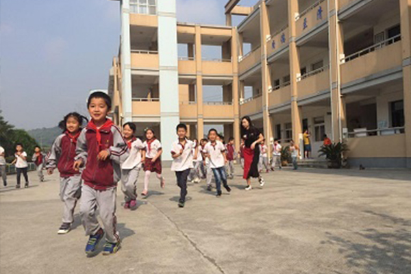 91免费国产黄色软件音响成功打造德清县三合中心学校多功能厅