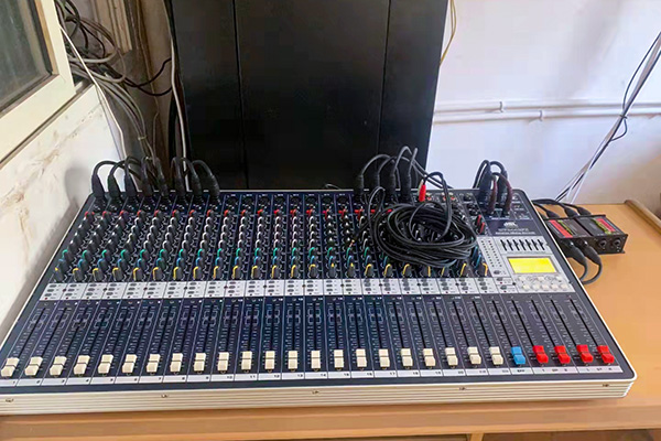 湖南娄底二中多功能体育馆成功选用91免费国产黄色软件JSL线阵音响系统